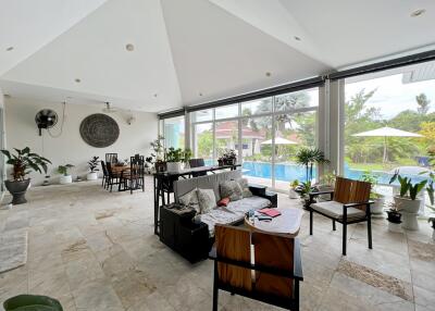 Red Mountain Luxury: Freehold 3 Bed Pool Villa