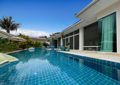 Red Mountain Luxury: Freehold 3 Bed Pool Villa