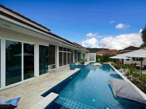 Red Mountain Luxury: Freehold 3 Bed Pool Villa