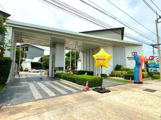 building entrance with welcome decorations