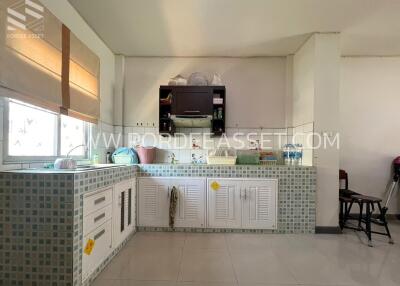 Spacious kitchen with modern fittings