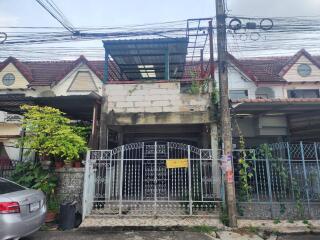 Exterior view of the front of a townhouse