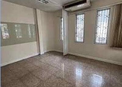 Empty room with windows, air conditioner and lighting fixtures