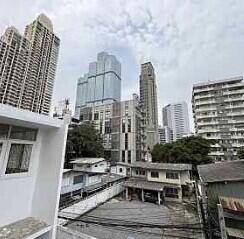 A view of various buildings and cityscape