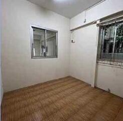 Empty bedroom with two windows