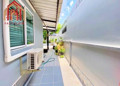 Side passage with air conditioning unit and greenery