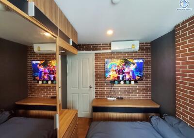 Bedroom with modern decor featuring a mirrored wardrobe and wall-mounted television