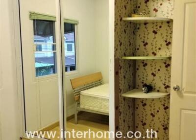 Bedroom with a mirror wardrobe and decorative shelving