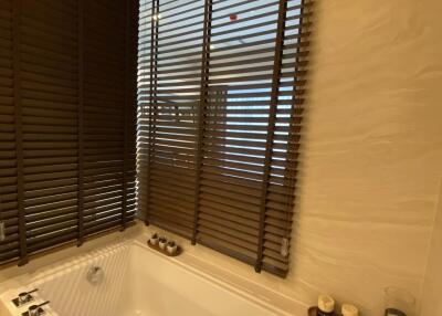 Bathroom with bathtub and blinds