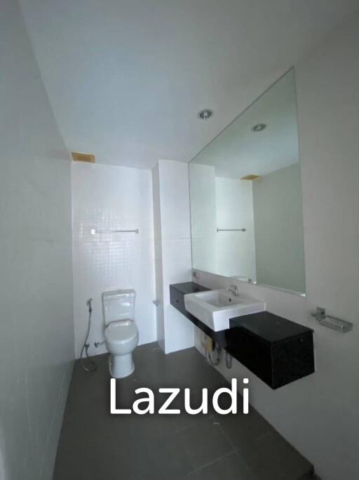 2-Bed Condo Pool View in Chic Karon Condominium