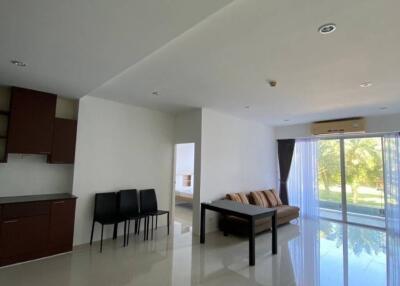 2-Bed Condo Pool View in Chic Karon Condominium