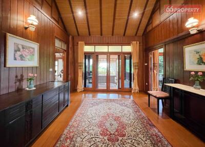 Spacious Pool Villa next to Ping River