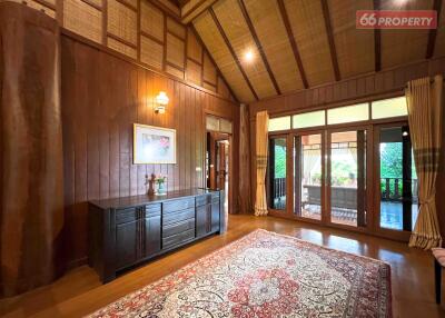 Spacious Pool Villa next to Ping River