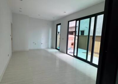 Townhouse for Rent at Baan Klang Muang Classe Sukhumvit 77