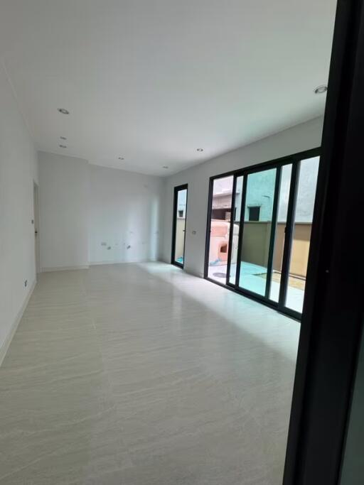 Townhouse for Rent at Baan Klang Muang Classe Sukhumvit 77