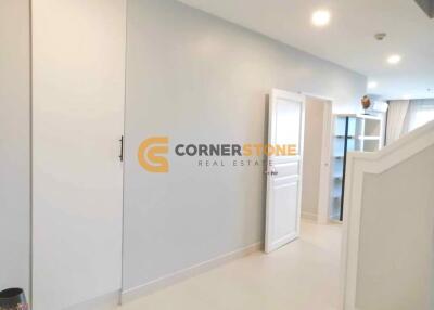 3 bedroom Condo in Sunrise Beach Resort And Residence Na Jomtien