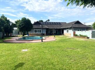 Family house with pool and garden for sale