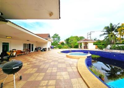 Large pool villa with a garden near Mabprachan