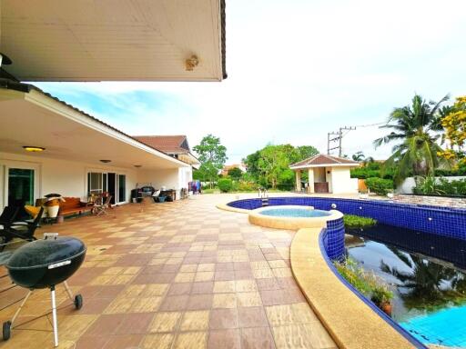 Large pool villa with a garden near Mabprachan