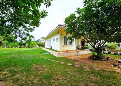 Large pool villa with a garden near Mabprachan