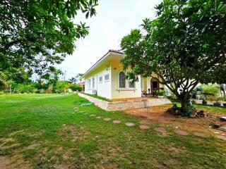 Large pool villa with a garden near Mabprachan