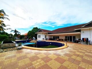 Large pool villa with a garden near Mabprachan