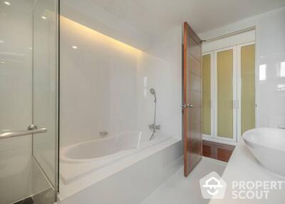 2-BR Serviced Apt. near BTS Phrom Phong