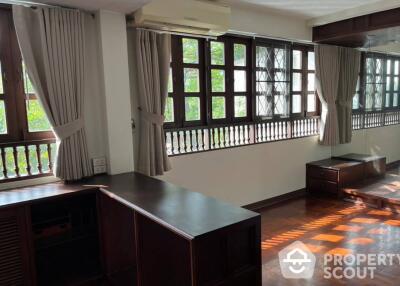 3-BR Townhouse near MRT Lumphini