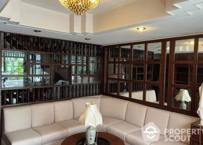 3-BR Townhouse near MRT Lumphini