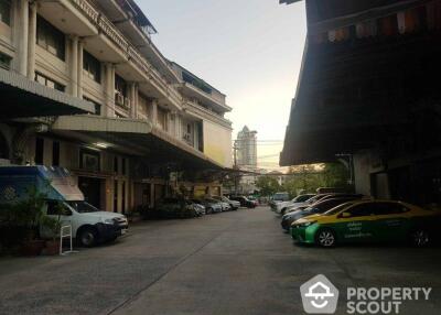 5-BR Townhouse in Chong Nonsi