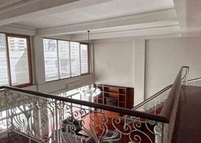 4-BR Condo at Homhual Mansion near BTS Phrom Phong