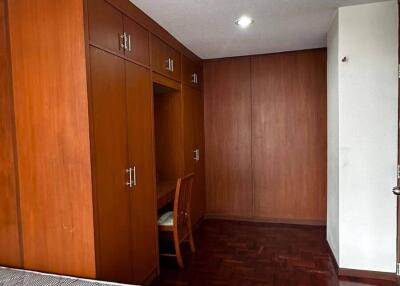 4-BR Condo at Homhual Mansion near BTS Phrom Phong