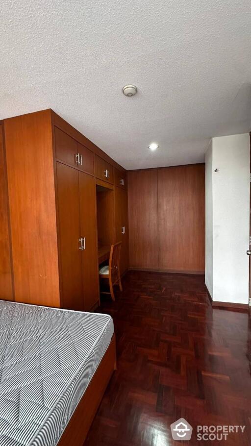 4-BR Condo at Homhual Mansion near BTS Phrom Phong