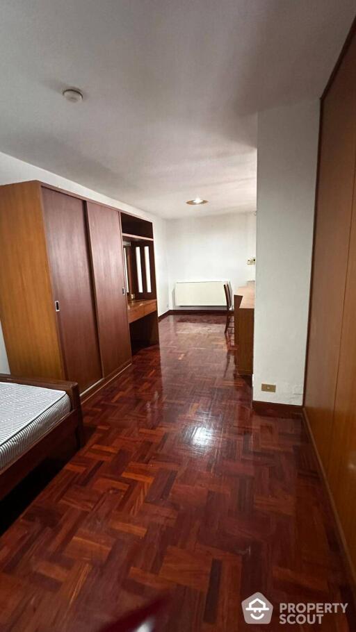 4-BR Condo at Homhual Mansion near BTS Phrom Phong