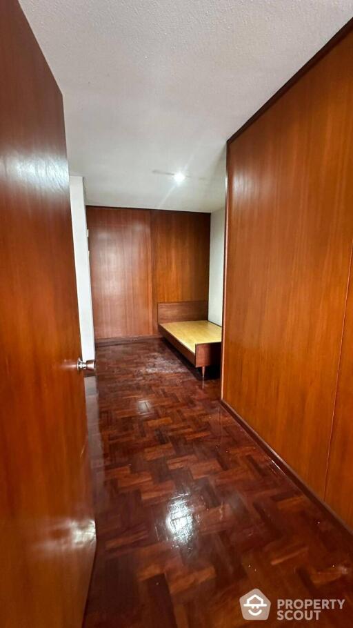 4-BR Condo at Homhual Mansion near BTS Phrom Phong