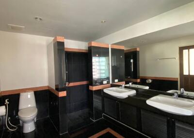 3-BR Apt. near BTS Chong Nonsi