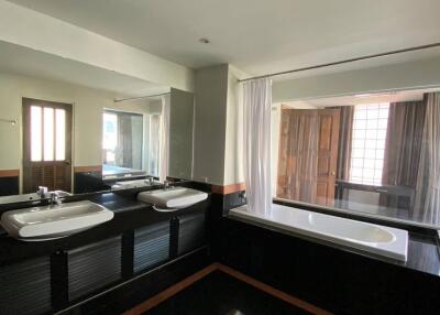 3-BR Apt. near BTS Chong Nonsi