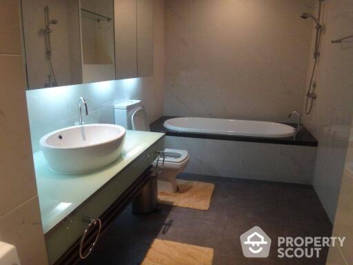 1-BR Condo at The Legend Saladaeng near MRT Si Lom