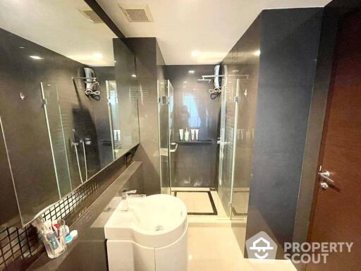 1-BR Condo at Rhythm Sathorn near BTS Saphan Taksin