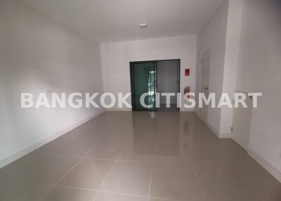 Townhouse at Pleno Town Pinklao-Kanchana for rent