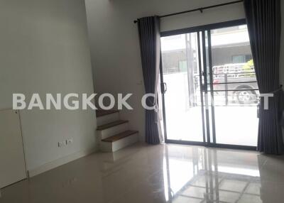 Townhouse at Pleno Town Pinklao-Kanchana for rent