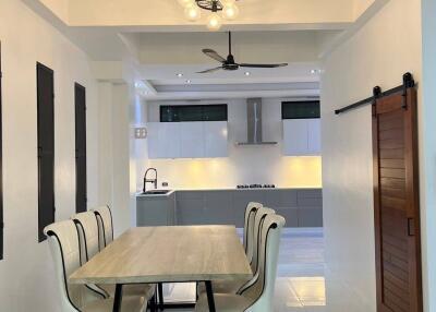 3-BR Townhouse near BTS Asok