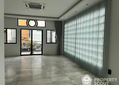 3-BR Townhouse near BTS Asok