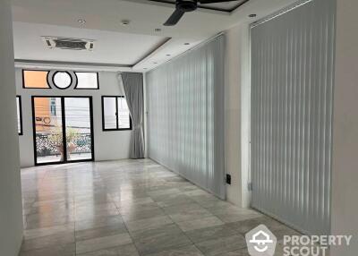 3-BR Townhouse near BTS Asok