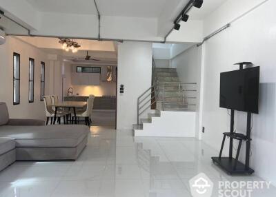 3-BR Townhouse near BTS Asok