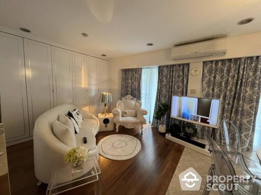 1-BR Condo at Green Point Silom near BTS Chong Nonsi