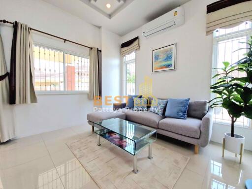 2 Bedrooms Villa / Single House in Chokchai Village 10 East Pattaya H012077