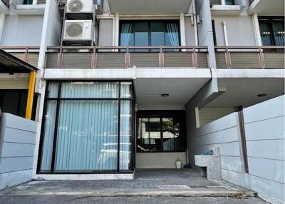 Townhouse for Rent at Areeya Mandarina Sukhumvit 77