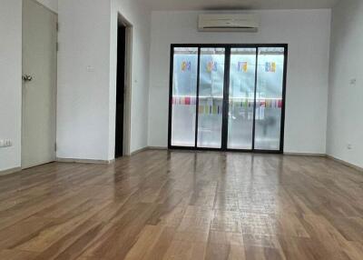 Townhouse for Rent at Areeya Mandarina Sukhumvit 77