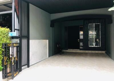 Townhouse for Rent at Baan Klang Muang The Paris Rama 9-Ramkamhaeng